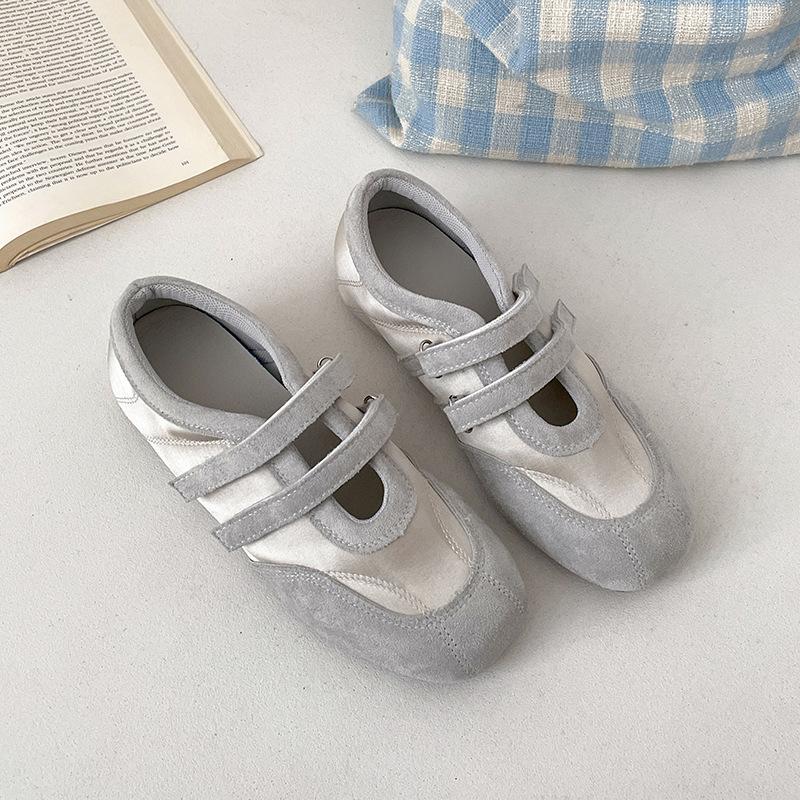 Fashion Trend Retro Silver Light Mouth Flat Sole Shoes Women's Summer 2025 New Versatile Inner Height Increase Mary Jane Shoes