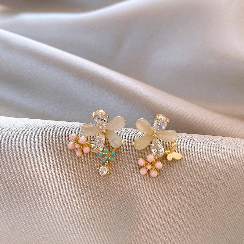 Small fresh diamond petal opal oval stud earrings exquisite light luxury small versatile high-end super flash earrings