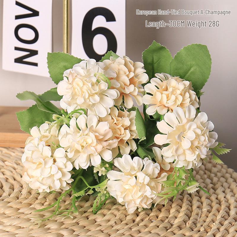 Kleiner gemischter künstlicher Strauß im europäischen Stil mit Hortensie und Chrysantheme