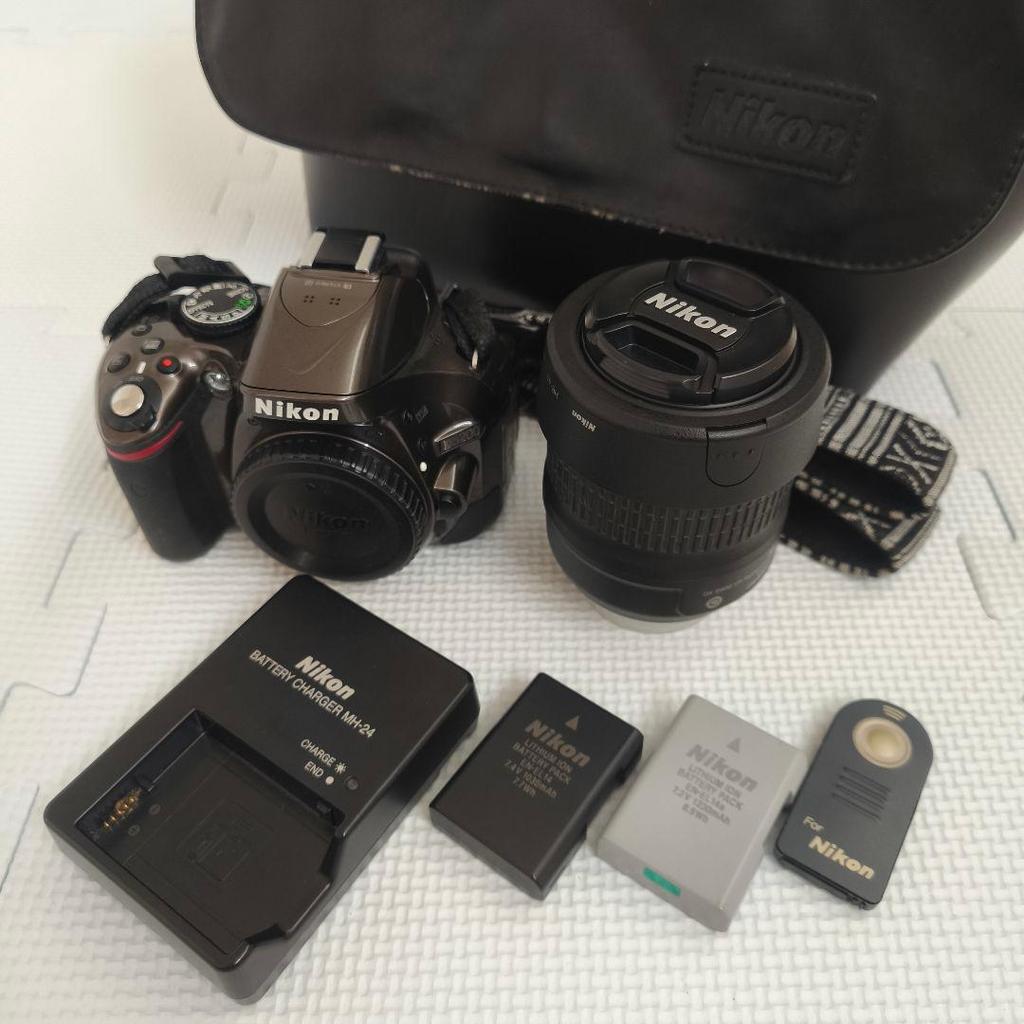 Used Rare Color Beautiful Condition Nikon D5200 Body Lens Kit