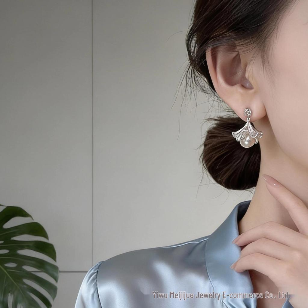 Fan-Shaped Ginkgo Leaf Pearl Tassel Earrings for Women - Light, Luxurious, High-End Statement Pieces