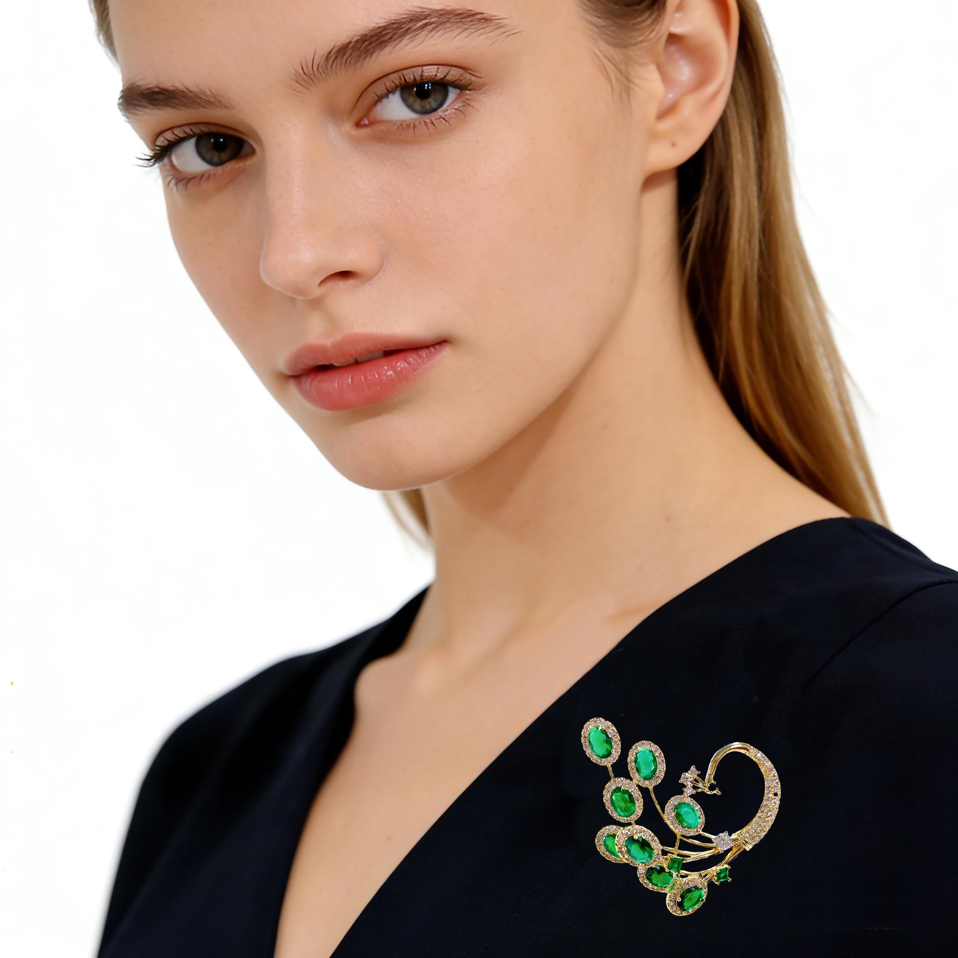 Elegant Women s Emerald Zircon Peacock Brooch for Coats and Jackets