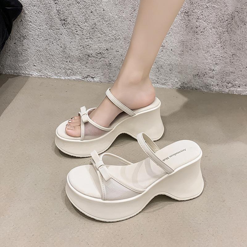 Slippers Versatile Gentle Temperament Fashionable Thick-soled Beach with Cool Slippers Women's Summer 2025 New Skirt Sandals
