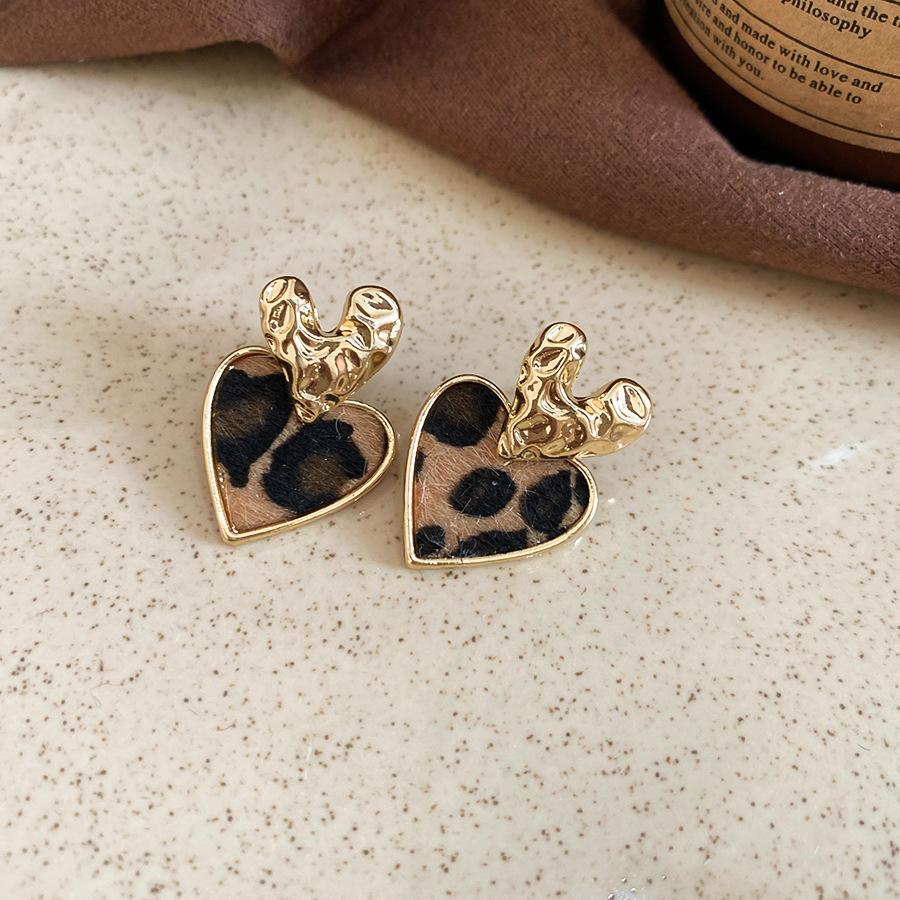 French retro autumn and winter geometric leopard print earrings stud earrings personalized earrings design sense niche