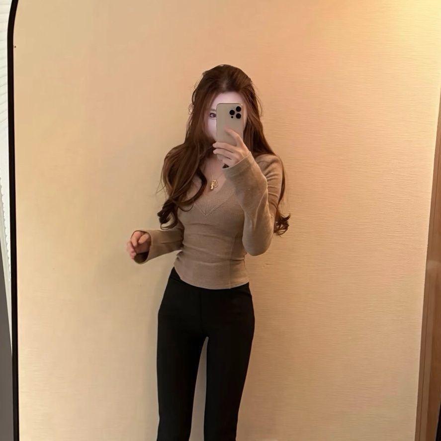 2025 Spring/Summer Women's Solid V-Neck Slimming Top - Fashionable & Versatile