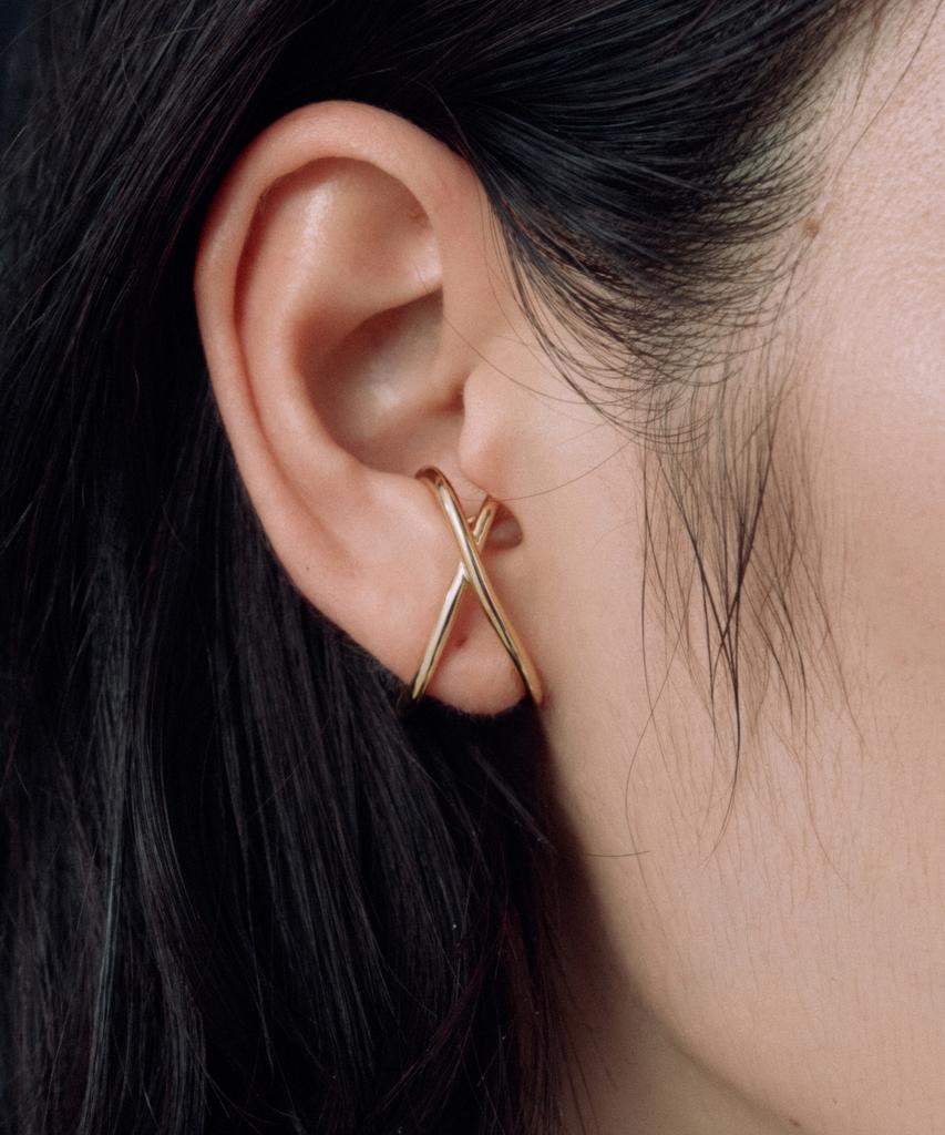Novice Tokyo Lower Cross Line Ear Cuff / Gold
