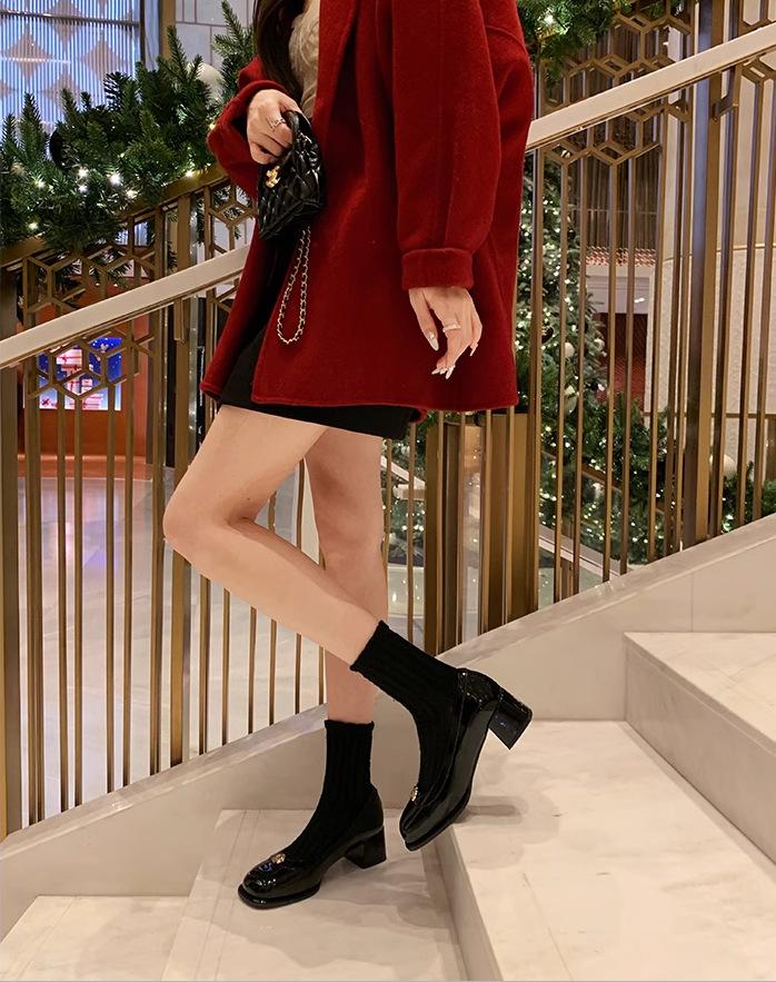 

Grape mother of the same style, exquisite camellia square round head thick heel heightened, one pedal, loafer small leather shoes, winter single shoes 34 чёрный