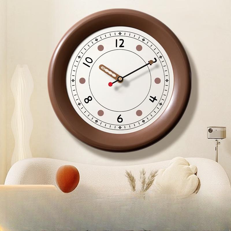Handon Round Cream-Style Wall Clock