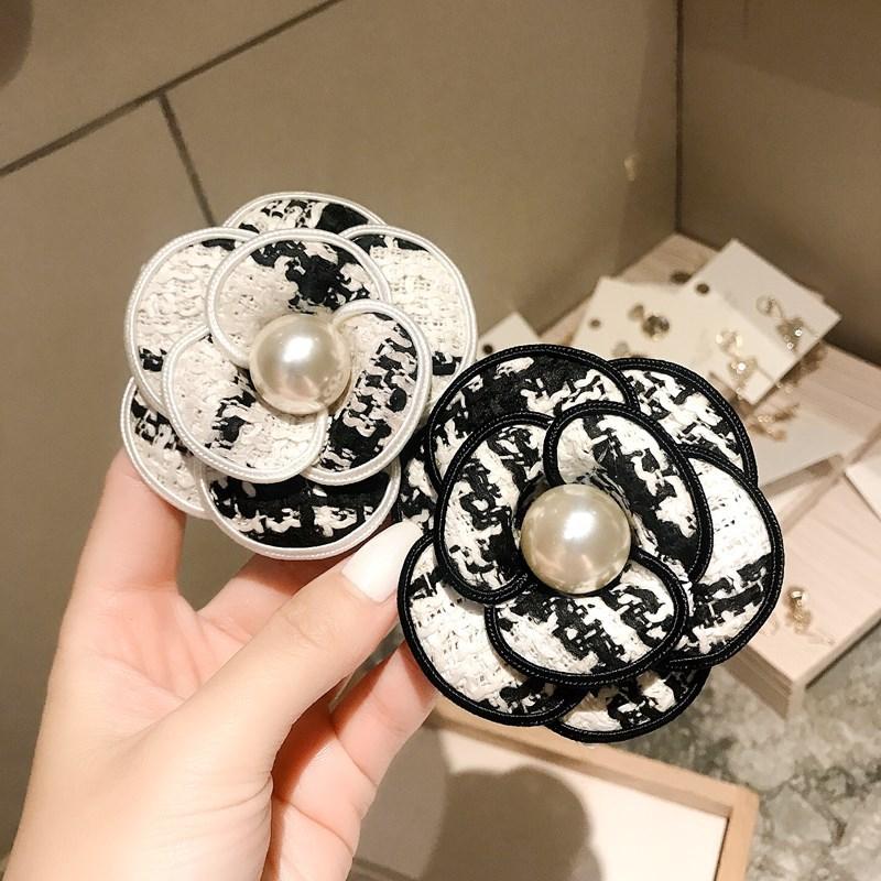 Exquisite Pearl Camellia Brooches Pins For Women Vintage Elegant Wedding Party Corsage Lady Clothing Coat Brooch Pin Badges
