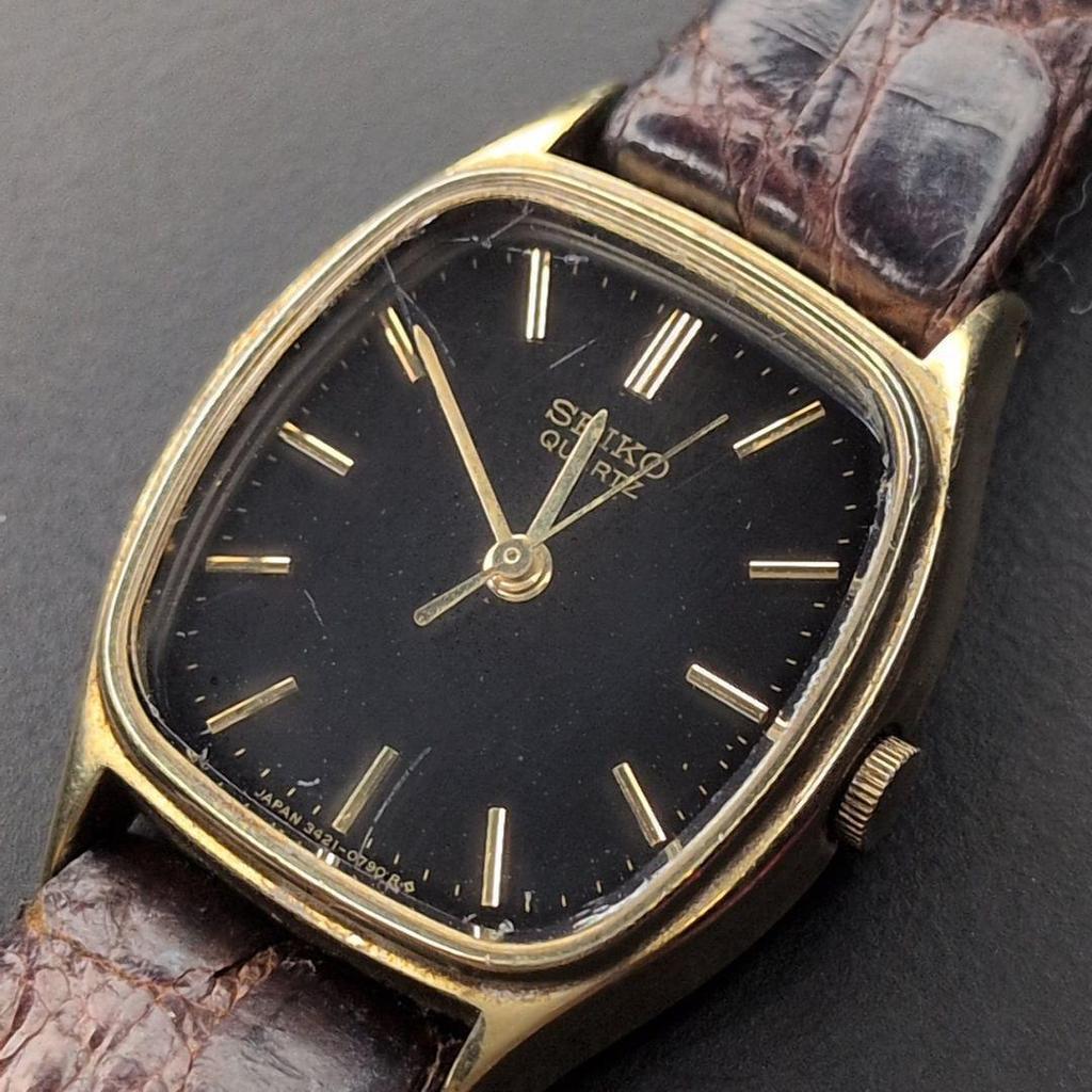 Gebruikt Werkende staat SEIKO Quartz Dameshorloge Zwarte Wijzerplaat Goud