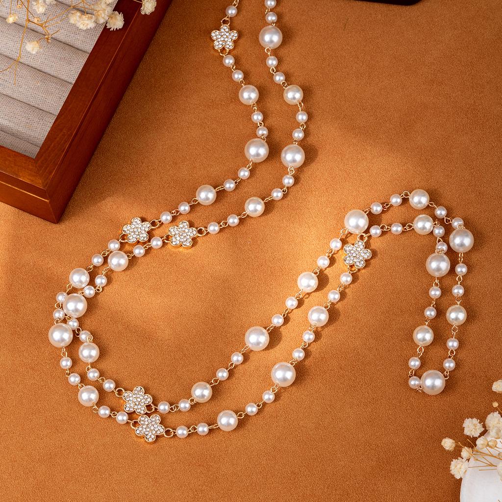 Elegant pearl chain inlaid with flowers Long stacked Valentine's Day gift necklace Sweater chain