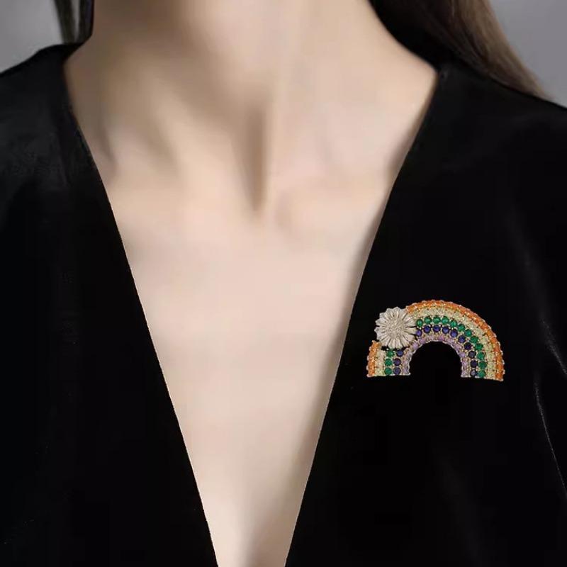 Korean Crystal Rainbow Brooch, A Unique and Stylish Cardigan Pin with A Niche Design Sense, and A Brooch Accessory