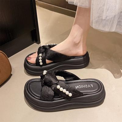 Internet Celebrity Retro Pearl National Style Slippers Women's Summer 2025 New Wear Thick Bottom Stepping On Shit Feeling One Word Sandals Casual