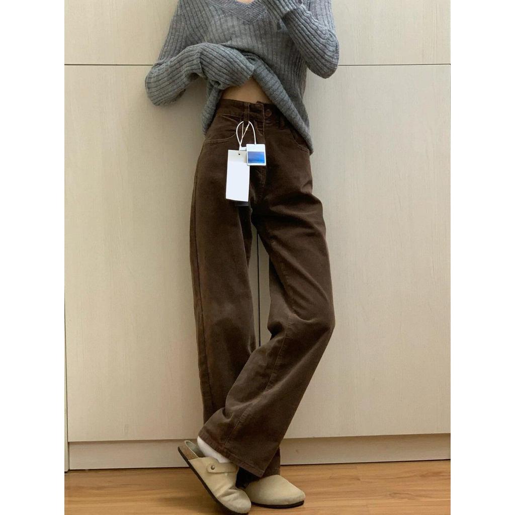 Damen-Cordhose mit hohem Bund und weitem Bein in Kaffeebraun – figurformend, Retro, samtgefüttert, perfekt für Herbst und Winter.