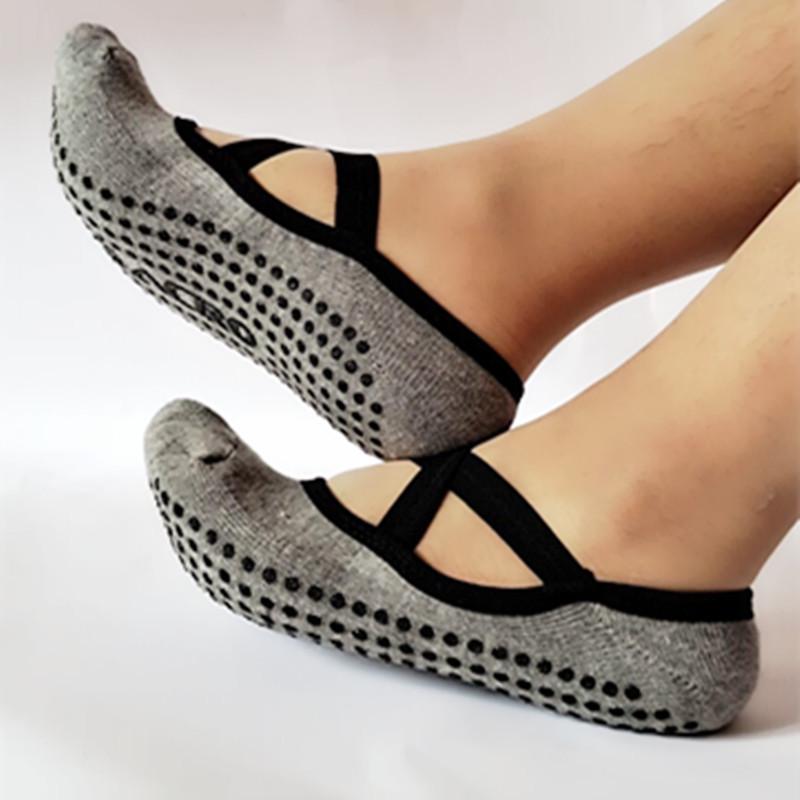 Women's Non-Slip Yoga Socks with Cross Straps - Sweat-Absorbent Ankle Socks for Pilate & Trampoline