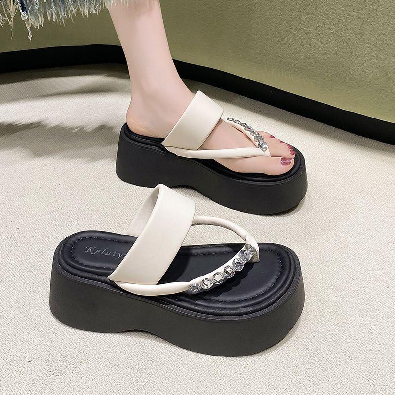Muffin thick-soled rhinestone flip-flops women's 2025 summer new wear Xiaoxiangfeng versatile sandals seaside beach shoes