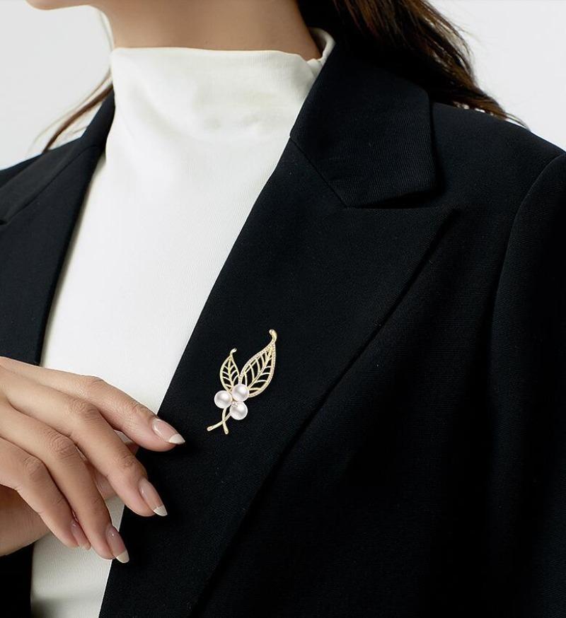 1Pc Delicate Leaves Brooch for Women Men Fashion Plant Flower Pins Brooches Jewelry Trendy Accessories Party Gifts