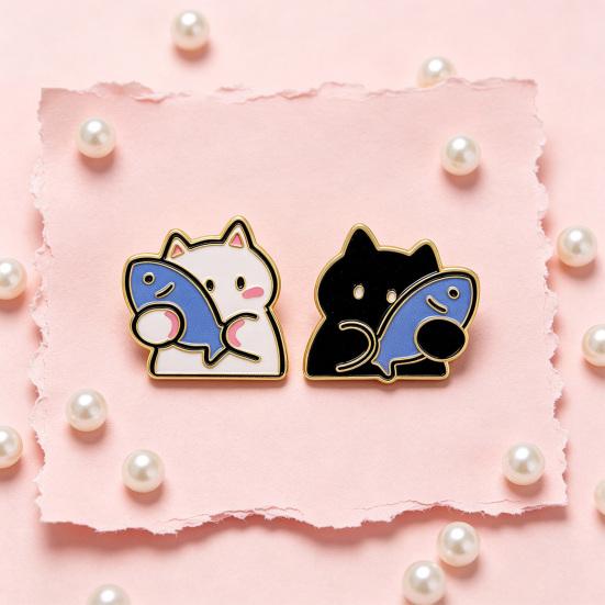 Kitten Hugging Fish Pin Holding Cartoon Cat Brooch, Enamel Alloy Badge Pin, Animal Lapel Pins Clothing Accessories for Backpacks Hats Scarves Jackets