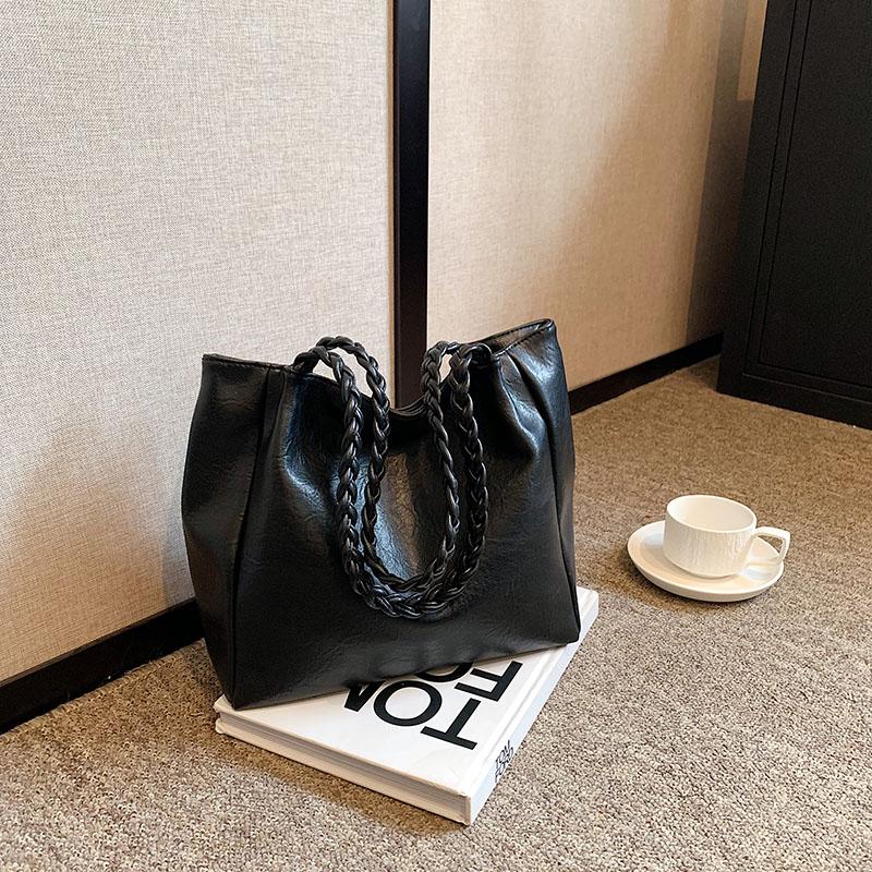 Mode Plissierte Damen Achseltasche Winter Trendige Große Kapazität Pendler Tragetasche Lässige Einfarbige Damen Schultertaschen