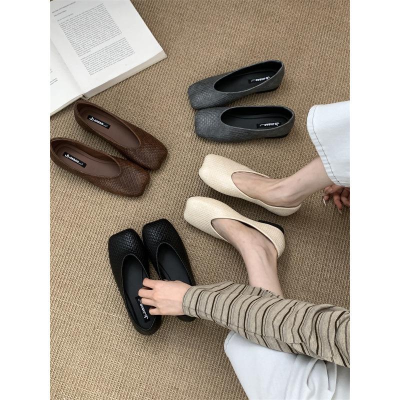 Niche retro woven shallow mouth square head one-pedal single shoes women's autumn 2025 new commuting versatile grandma shoes