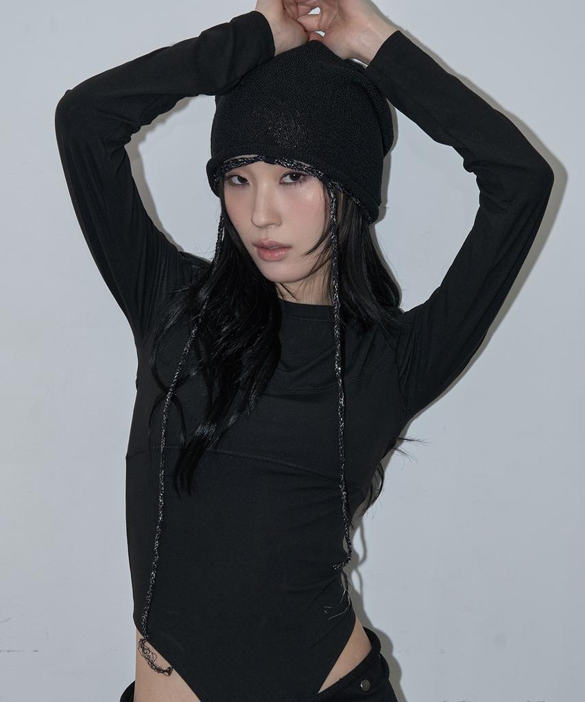 ZIZEMUSEUM Long String Mesh Beanie (Black)