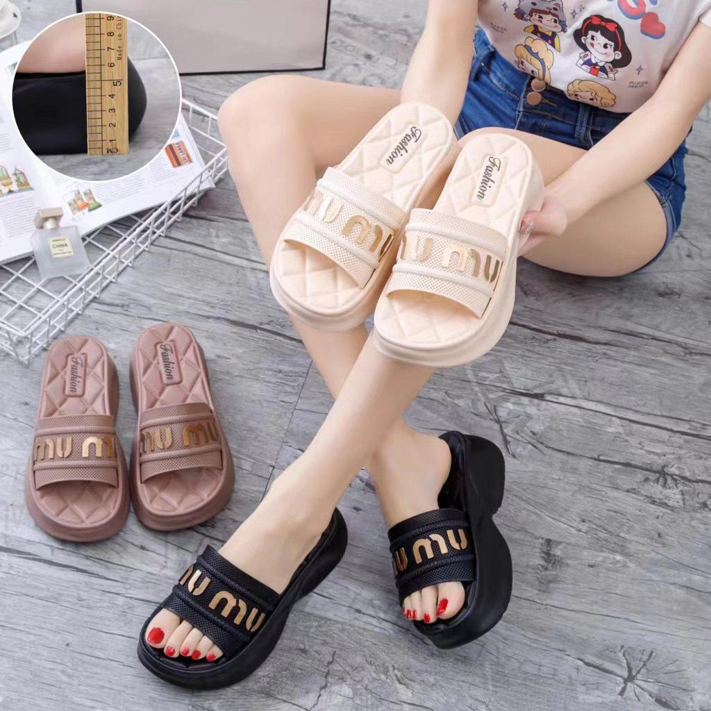 2024 Women's Three-Dimensional Letter Platform Sandals: Stylish Thick-Soled Flip Flops Perfect for Summer Wear.