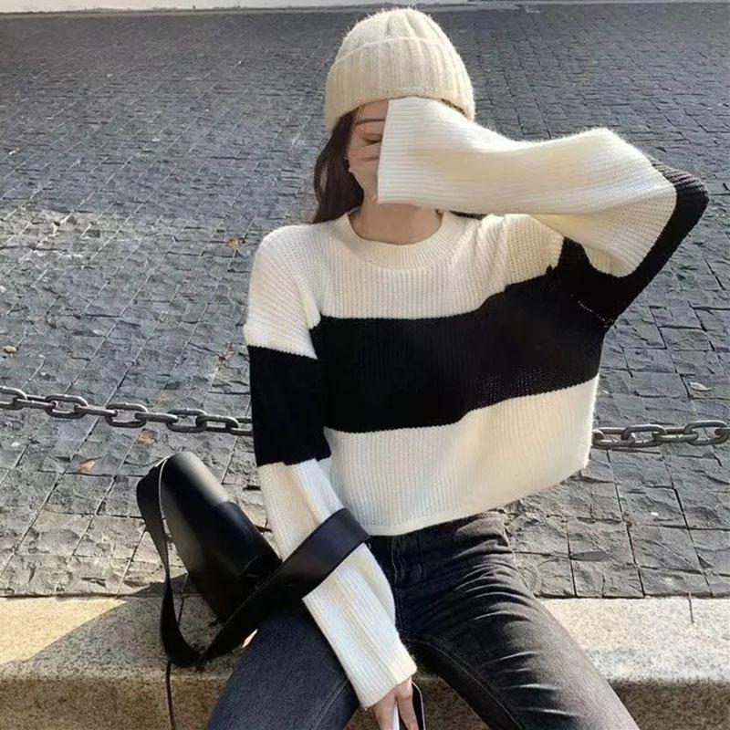 Spring and Autumn New Cropped Knitted Top Women's Sweater Loose Versatility Casual Design Sense Niche Long-sleeved T-shirt