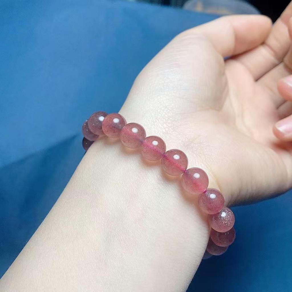 Versatile Unisex Strawberry Crystal Beaded Bracelet – Simple & Fashionable