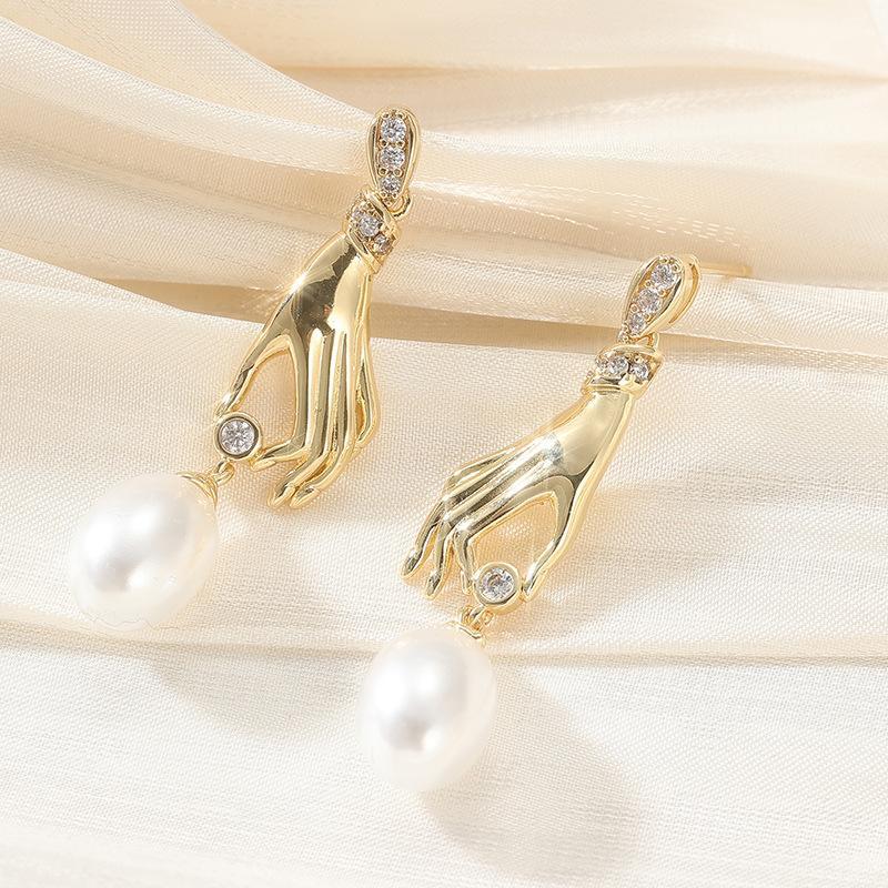 Creative Design Hand With Imitation Pearl Dangle Earrings For Women Trendy Personality Accessory Daily Party Temperament Jewelry