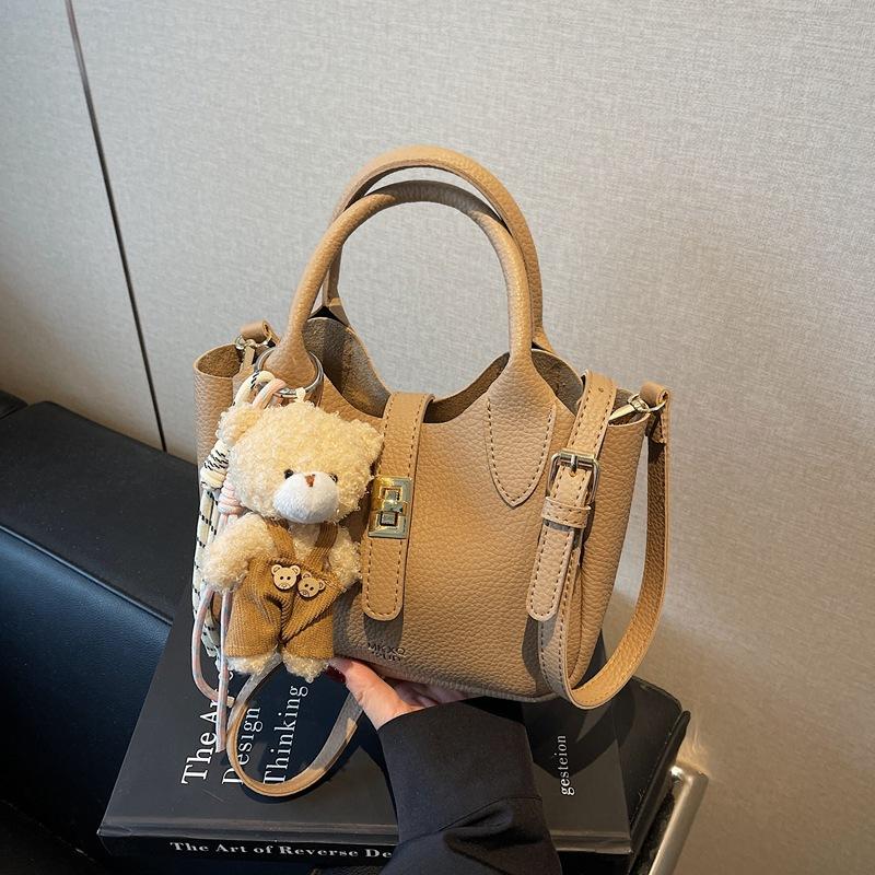 Advanced Sense of Foreign Style Small Bag Women 2025 New Fashion Versatile Messenger Bag Popular Handbag Bucket Bag