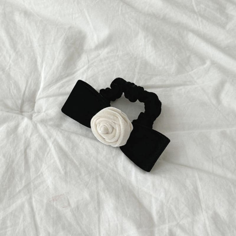 Oar Rose Velvet Ribbon Scrunchie [Black]