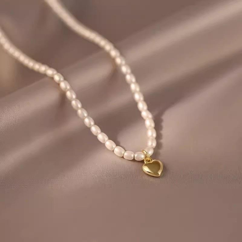 Natural Freshwater Pearl Bracelet with Heart Charm - Elegant, Versatile, 2024 Trend Jewelry for Women