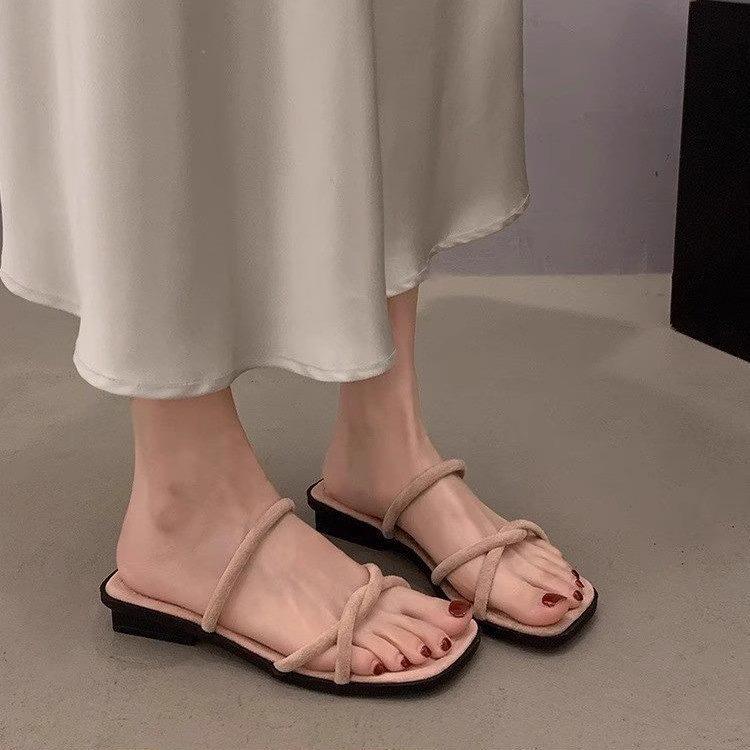 French Slippers Women's Summer Wear Fashion 2025 New Suede Retro Temperament with Skirt Low Thick Heel Cool Slippers