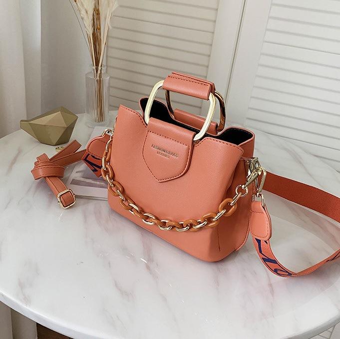 Fashion women's bag 2025 textured messenger bag women's autumn new ins small square bag hand bag commuter bag bucket bag