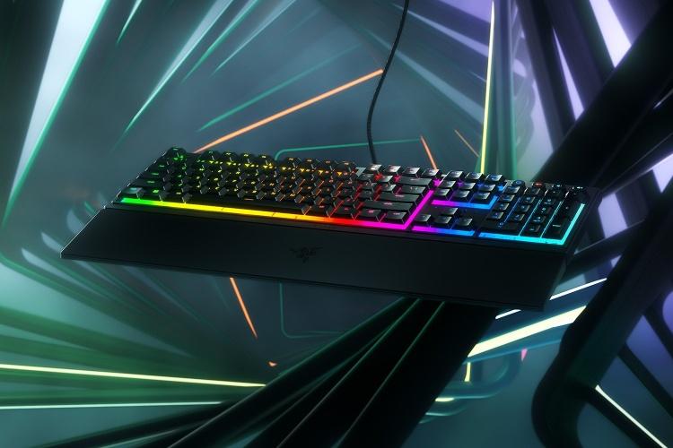 Razer Ornata V3 Kabelová herní klávesnice, USB, RGB LED, US, Mecha-membránový spínač, Černá
