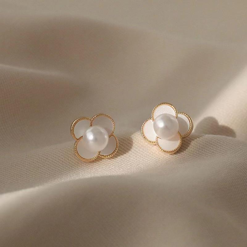 Korean Elegant Pearl Stud Earrings for Women: Versatile, High-Class Style Jewelry