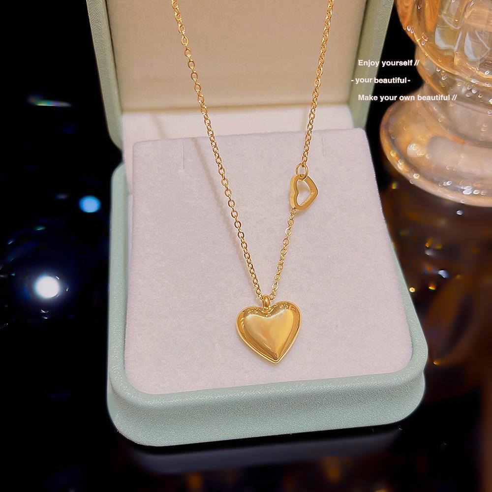 Korean 18K Gold Titanium Steel Women's Clavicle Necklace - Versatile, High-End, Non-Fading Temperament Choker.