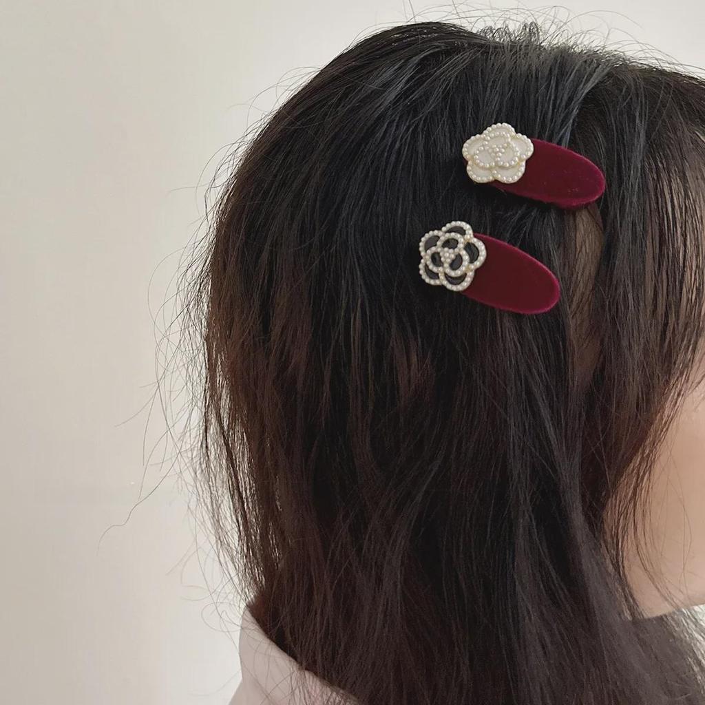 Red Pearl Camellia Women's Seamless Hairpin Duckbill Clip for Bangs and Forehead.