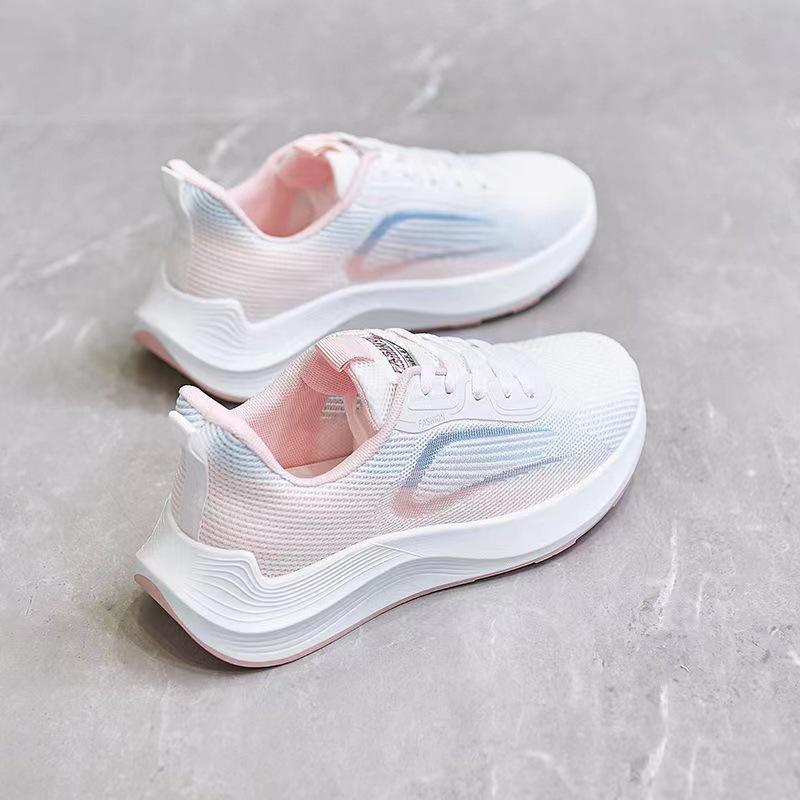 Leichte, atmungsaktive Damen-Mode-Sneaker für Herbst 2023 – Weiß, passender, lässiger Campus-Stil.
