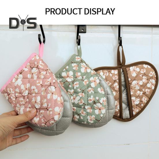 1Pc 2 Styles Baking Glove High Temperature Resistance Useful Heart-shaped Hand Clip Insulation Pad
