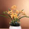 Umelé kvetinové aranžmán s orchideou Cymbidium pre obývaciu izbu, jedálenský stôl alebo na vystavenie na TV skrinke