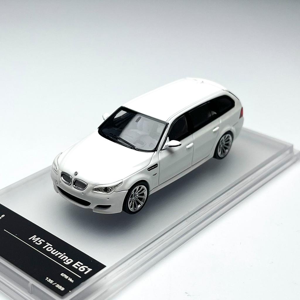 KING MODEL Diecast 1/64 Scale BMW M5 E60 E61 brown white Car Model Alloy BMW M5 Toy Car Model Collection and Display Item