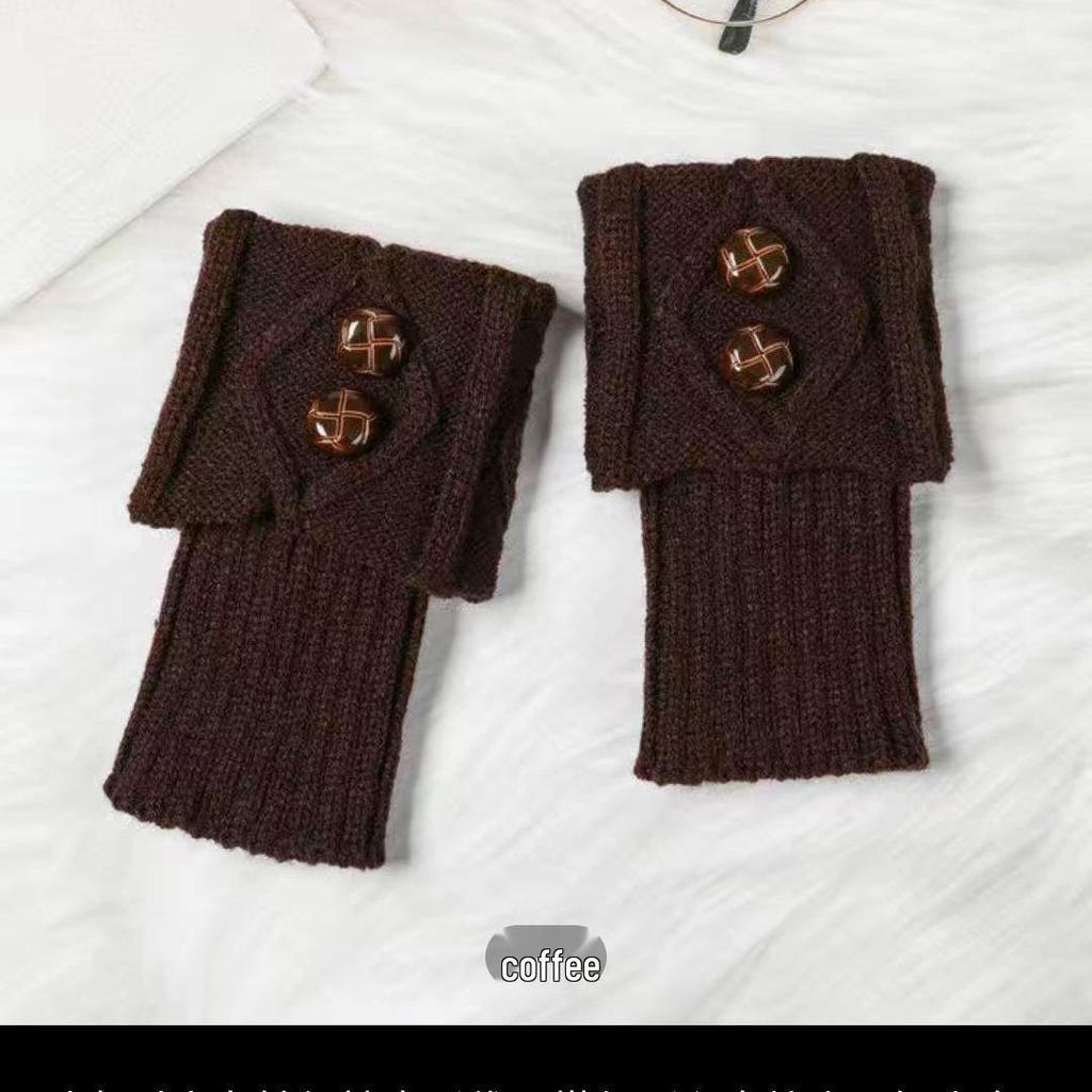 Women's Thick Knit Wool Diamond Button Ankle Boot Socks and Leg Warmers for Autumn and Winter.