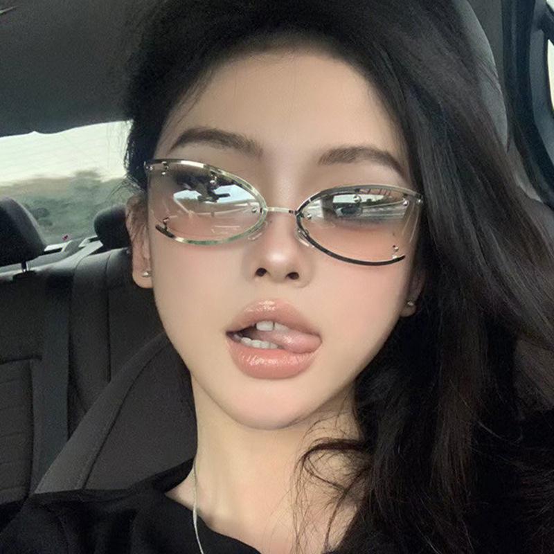 Women's sunglasses, punk style metal personality street photography, fashionable driving beach sunglasses