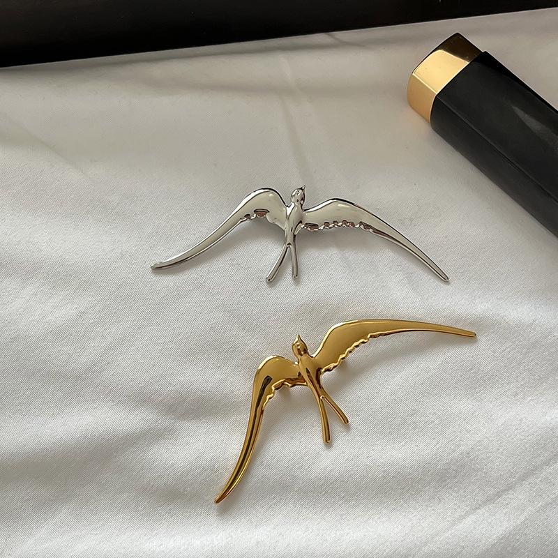 Swallow Brooch: High-End Fashionable Versatile Clothing Accessory Stainless Steel Pin