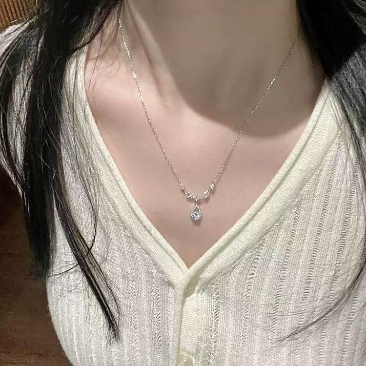 Mermaid's Tears Water Drop Necklace: Gold-Plated, Rhinestone-Inlaid Clavicle Chain for Women