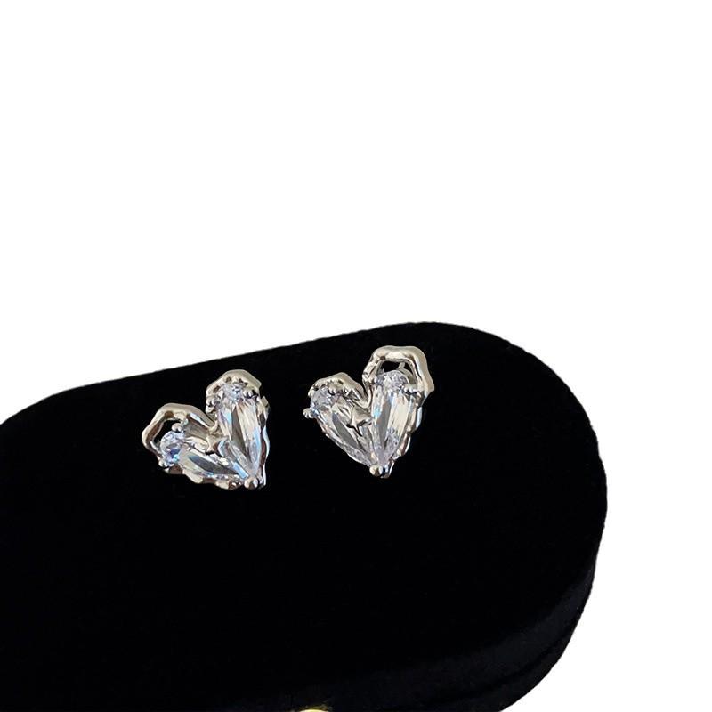 Flash Diamond Zircon Love Empty Stud Earrings Women'S French Retro Light Luxury Elegant Fashion Commuter Earrings