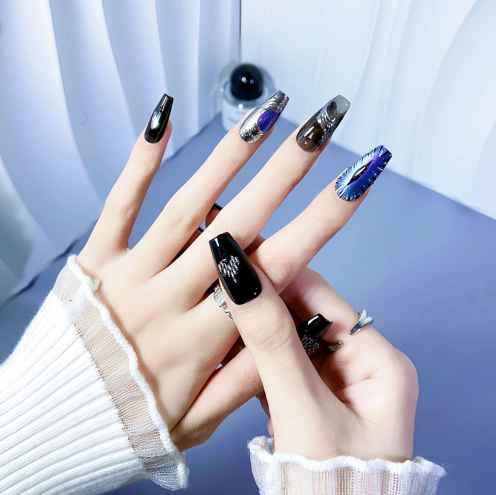 Elegant Rhinestone 3D Press-On Nails: Luxury European & American Style