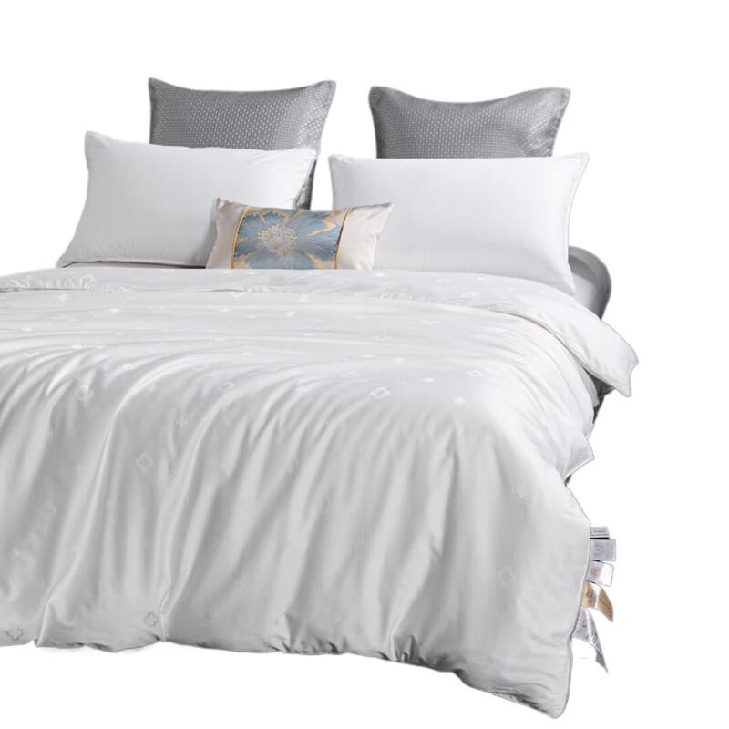 

HODO Four-leaf Clover Tussah Silk Quilt