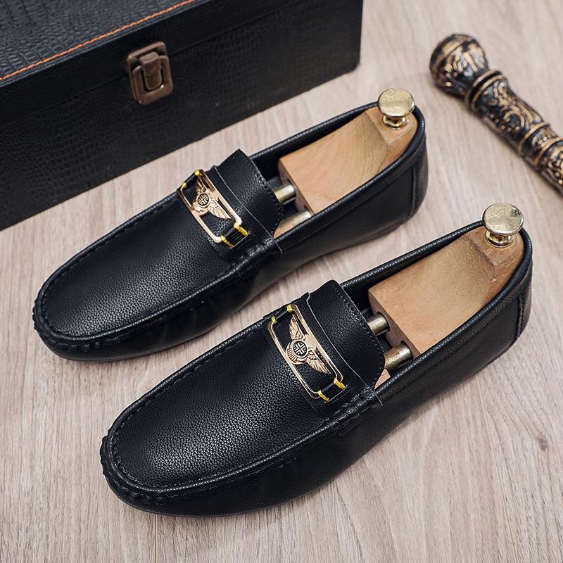 Summer new breathable casual Doudou shoes men's flat bottom light lazy foot cover one pedal driving shoes soft sole men's shoes